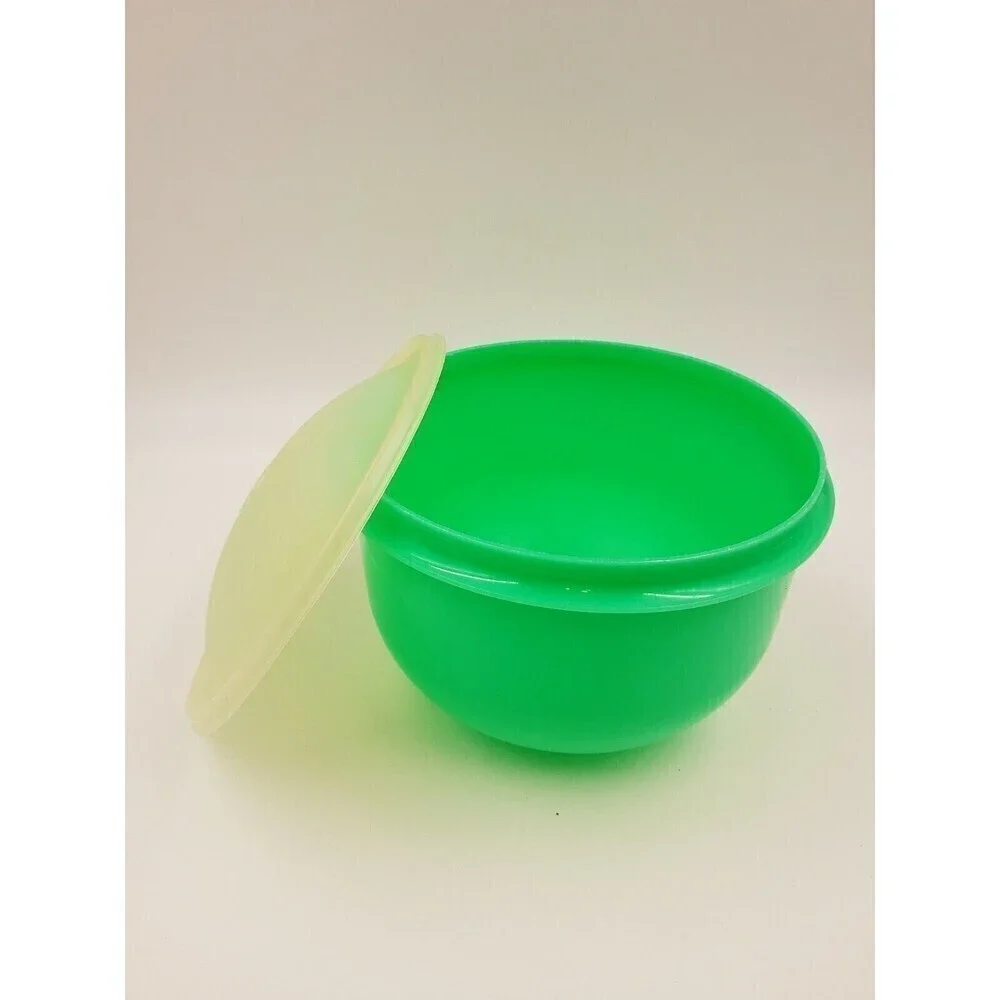 Jadeite Tupperware Lettuce Crisper Keeper 1424-2 with domed Lid 1425-2